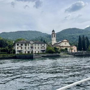 thumbnail image of House off lake