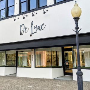 thumbnail image of De Luxe Aesthetics storefront